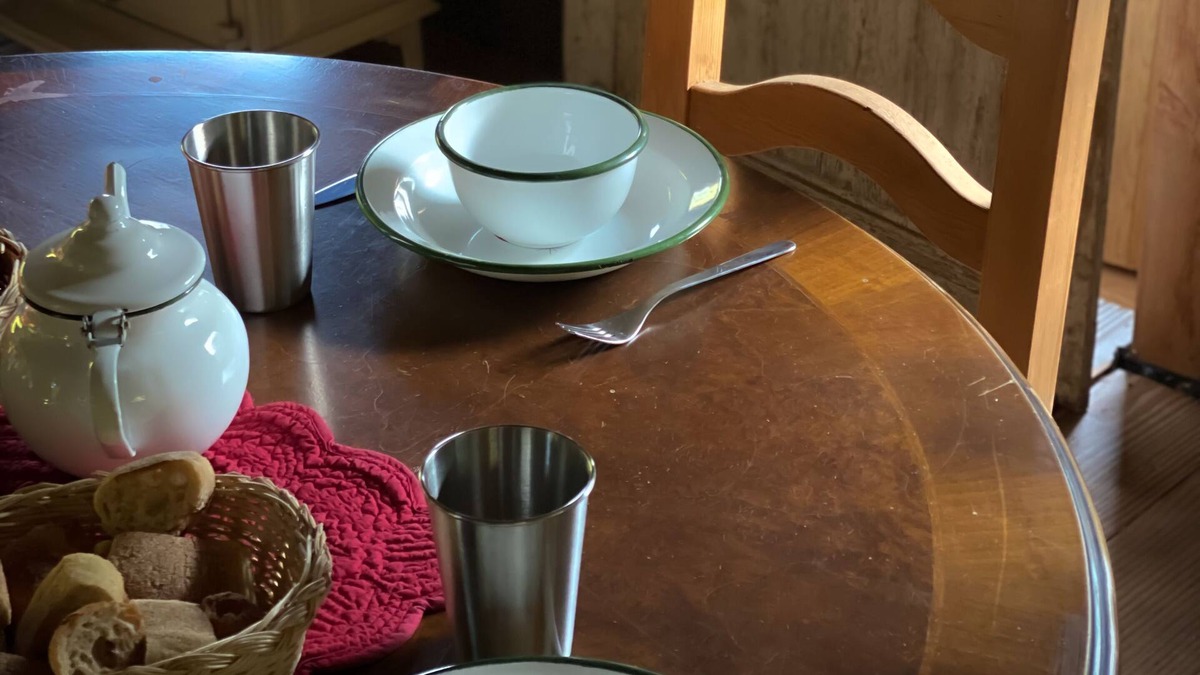 Nans-sous-Sainte-Anne Cabin | Cabane Pour Famille ou Entre Amis, Vacances Nature