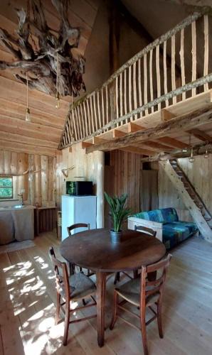 Saint-Eloy-les-Tuileries Other | Cabane Salamandre