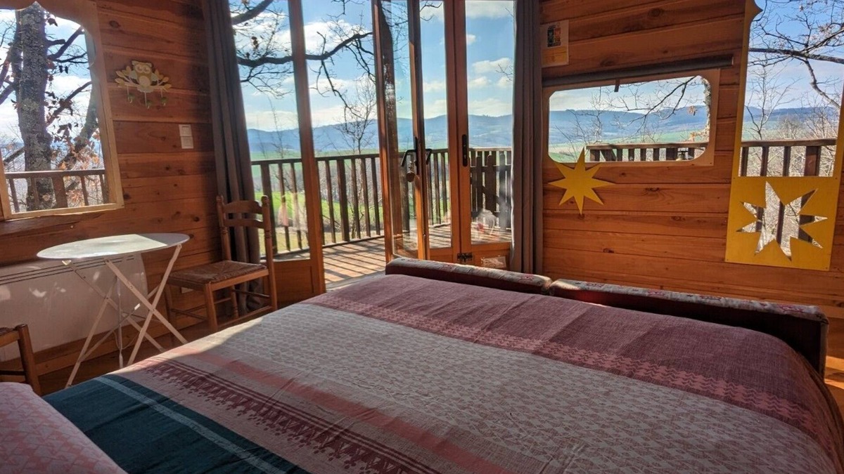 Saint-Victor-Rouzaud Cabin | Cabanes Sainte Camelle