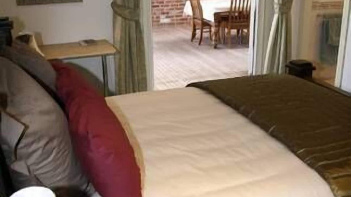 Cabarita Hotel | Cabarita Lodge Bed and Breakfast