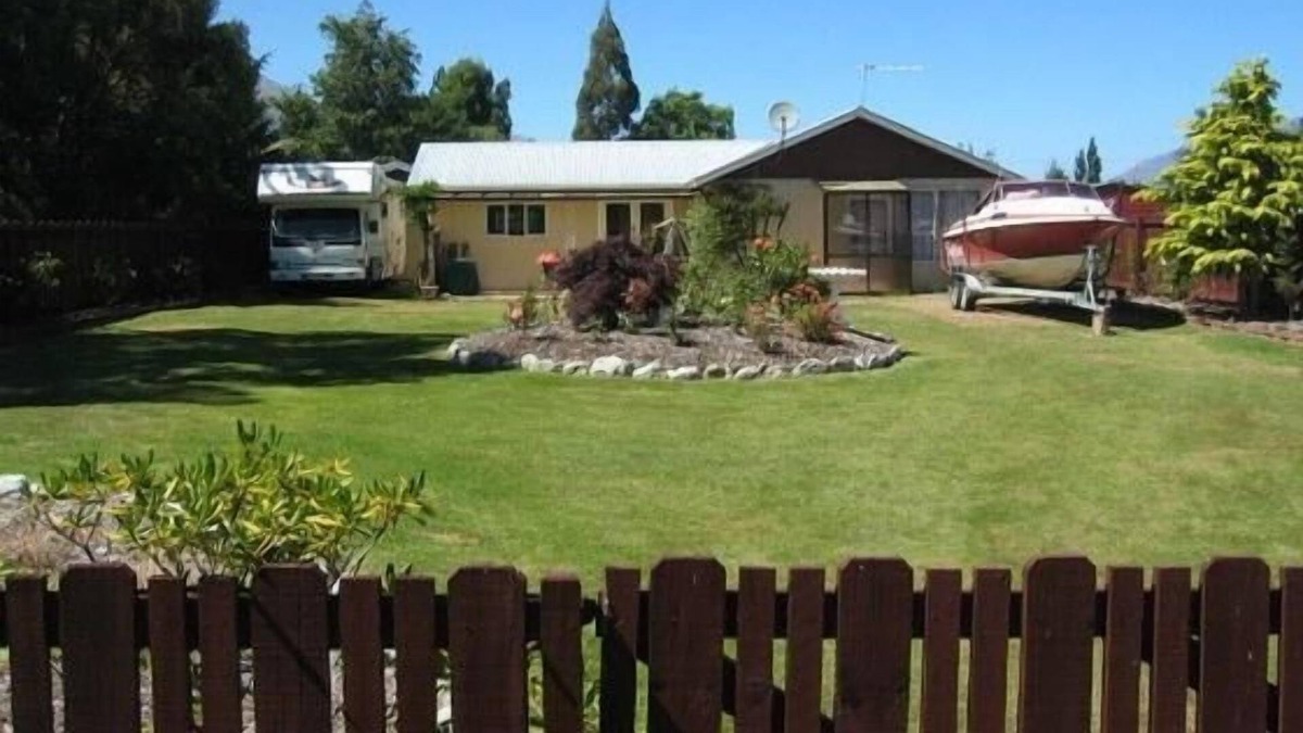 Glenorchy House | Caberfeidh Retreat .Hunting , Fishing and Tramping
