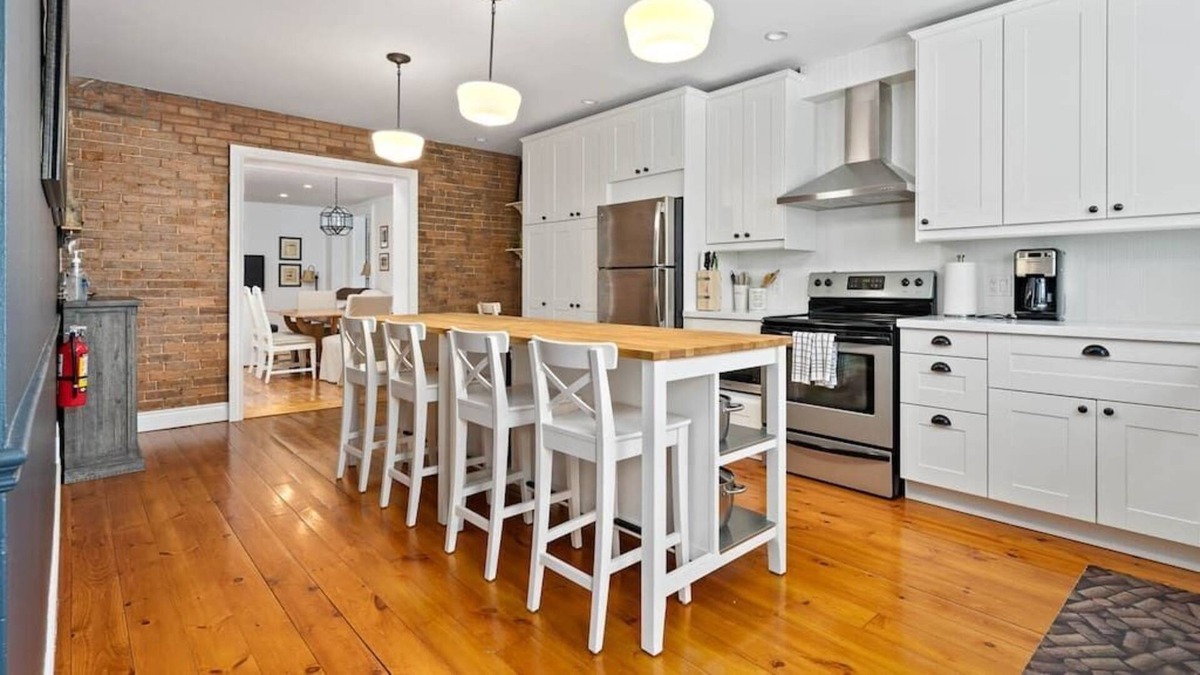 Bloomfield House | Cabernet in The County! Perfect Oasis in PEC