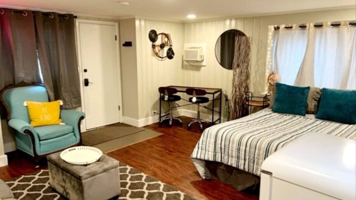 Glenwood Springs Cabin | CABIN 08-PETS OK! Cozy, Rustic Studio w/Kitchen