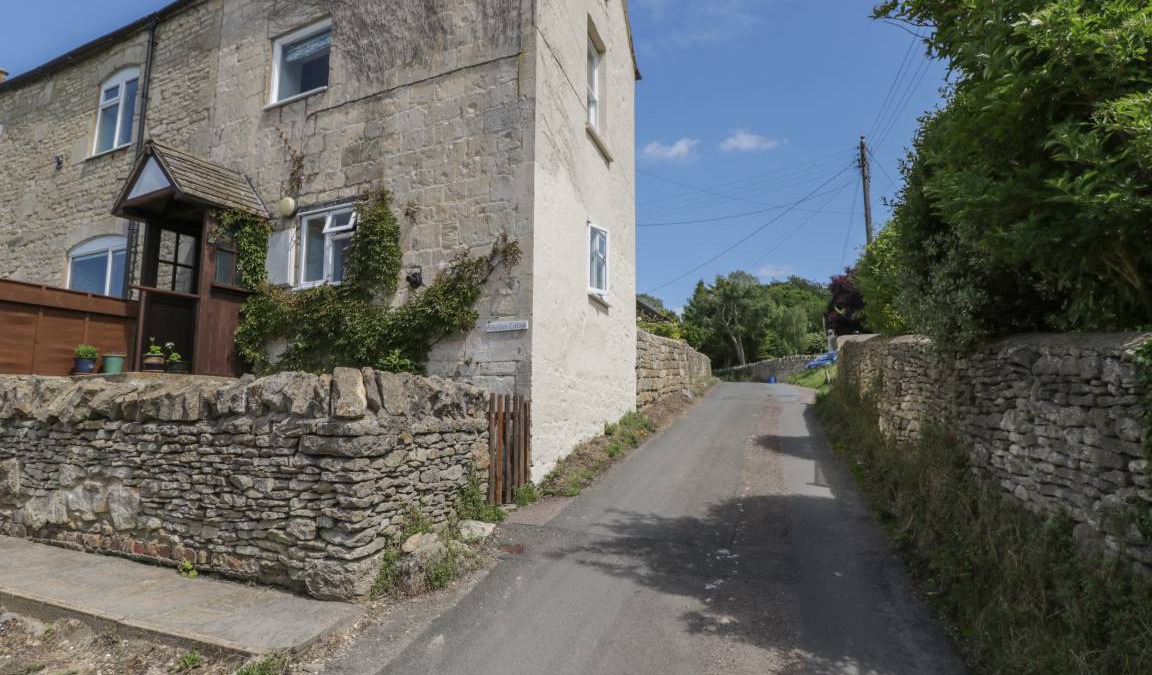 Inchbrook Cottage | Cabin ∙ 1 bedroom ∙ 2 guests