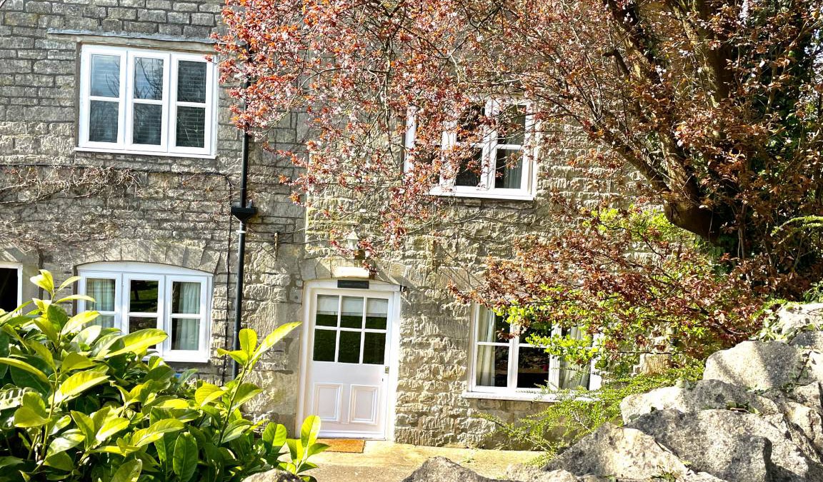 Inchbrook Cottage | Cabin ∙ 1 bedroom ∙ 3 guests