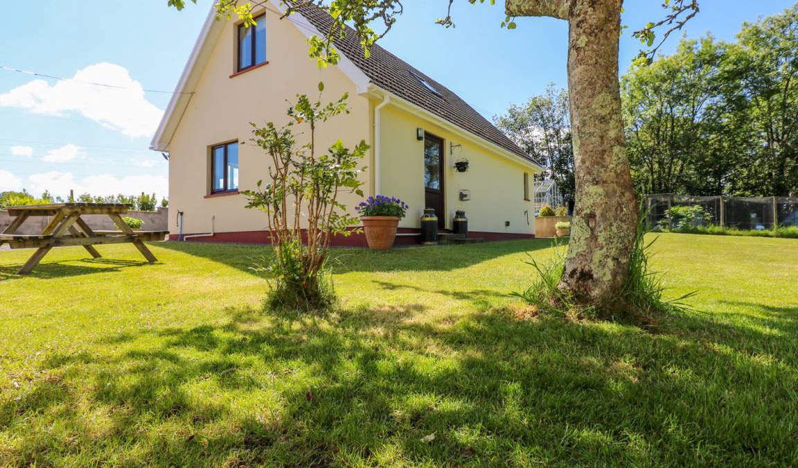 Milford Haven Cottage | Cabin ∙ 1 bedroom ∙ 2 guests