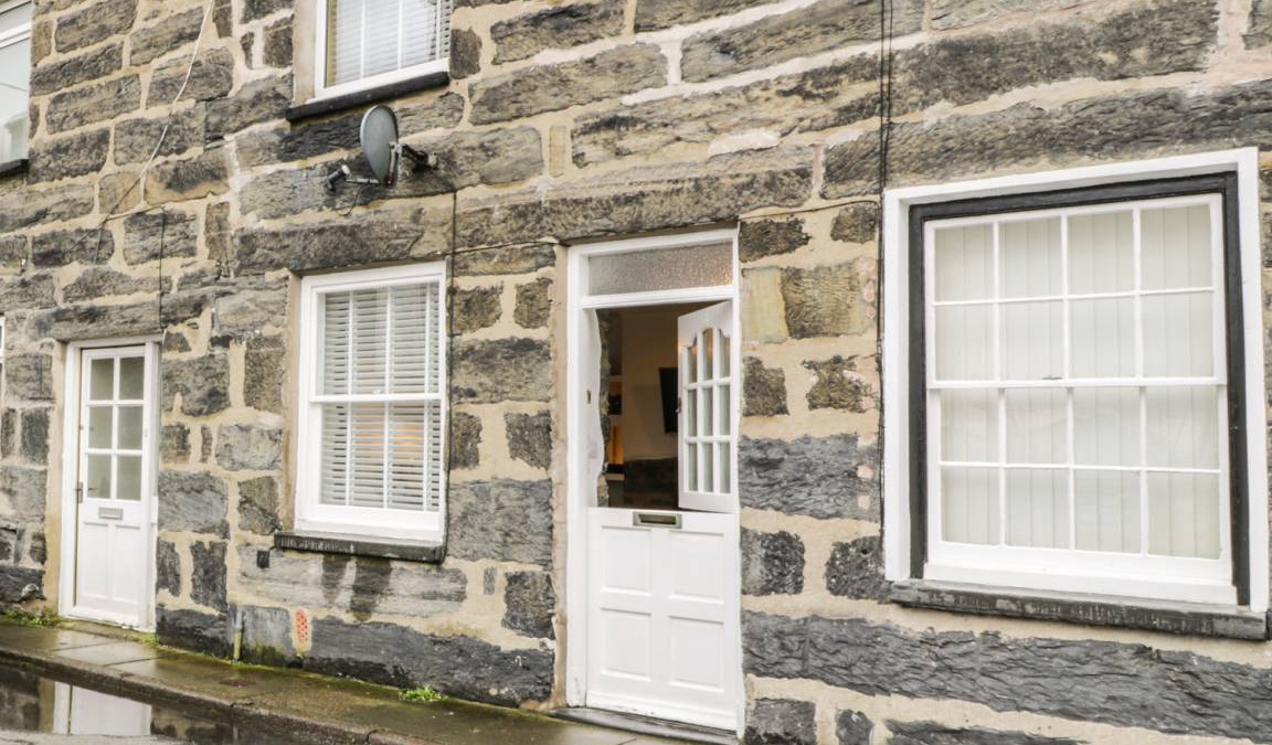 Borth-y-Gest Cottage | Cabin ∙ 1 bedroom ∙ 2 guests