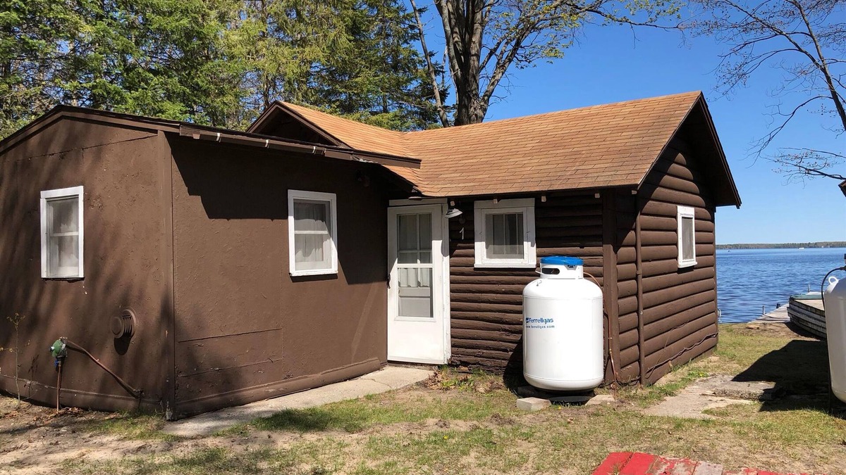 Carp Lake Cabin | Cabin #1 - "Chickagami"