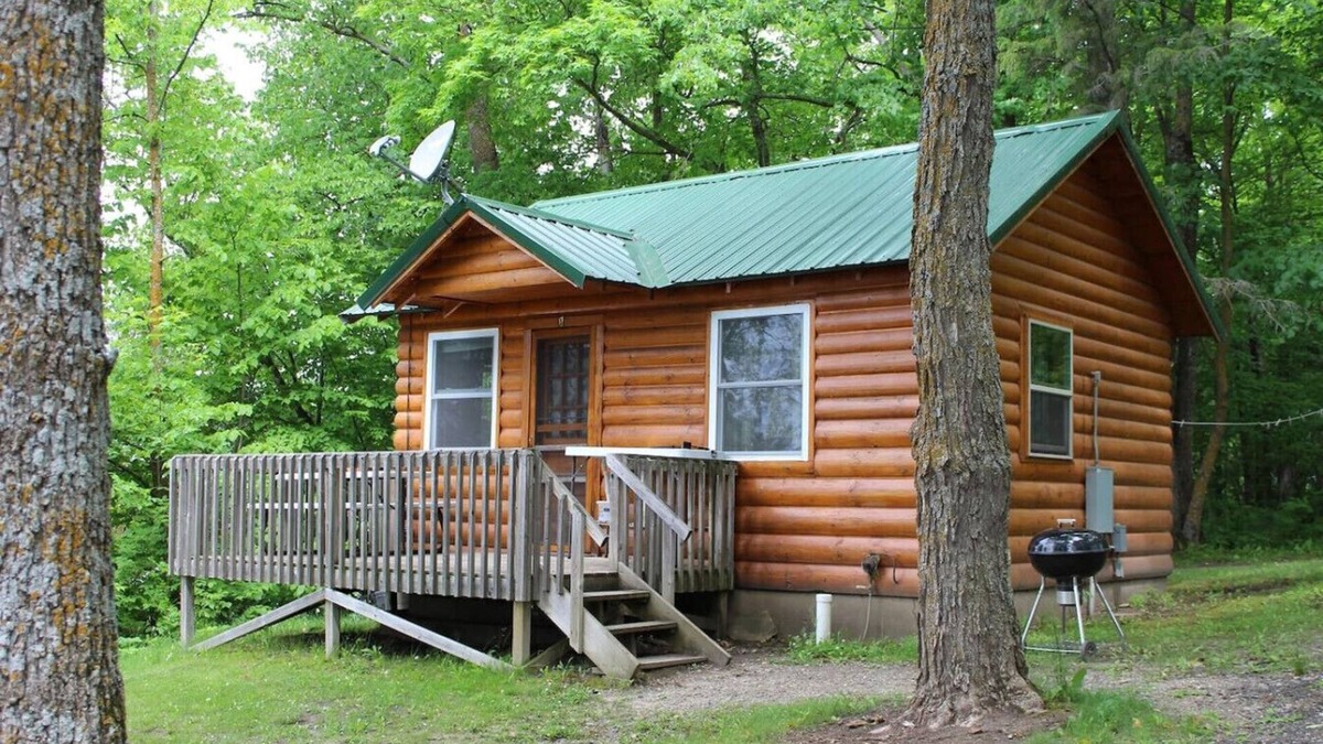 Deer River Cabin | Cabin 1 - Cozy cabin 10 feet from the shore
