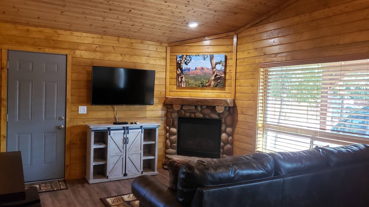 Pine Cabin | Cabin #1 has been completely remodeled! Cabin is now a 2 bedroom, full kitchen.