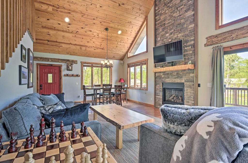 Nekoosa House | Cabin 1 Mi to Sand Valley, 1 Block to Beach