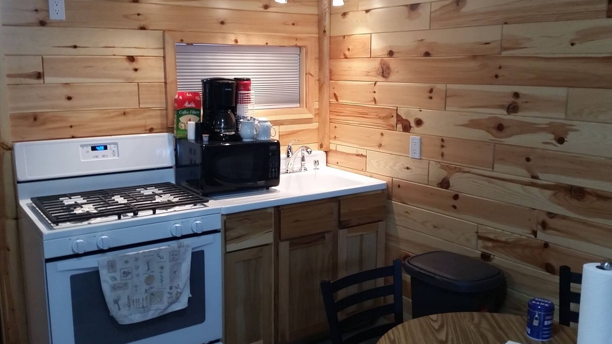 Seney Cabin | Cabin #1-New, Affordable, Year Round Lodging near Pictured Rocks & Tahquamenon!
