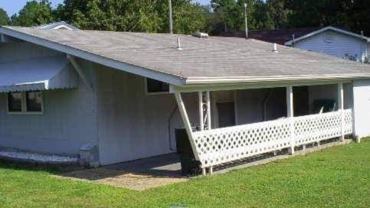 Piedmont Cabin | Cabin 1 queen bed with a separate bedroom with a double bed