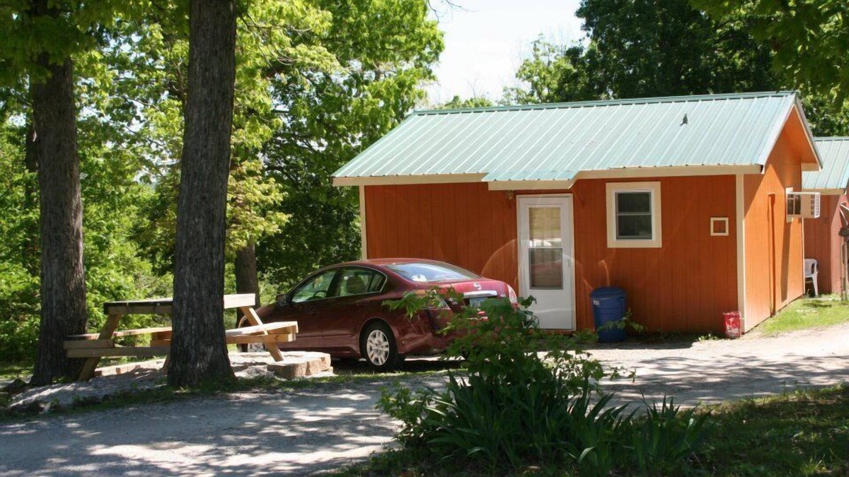 Warsaw Cabin | Cabin 1 - Reel and Trigger