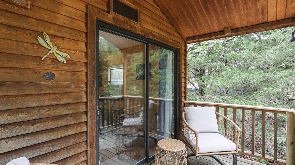 Neal Cabin | Cabin 10~ Cozy Toronto Lake Cabin ~ Walk To The Water 1 Bedroom Cabin by RedAwning