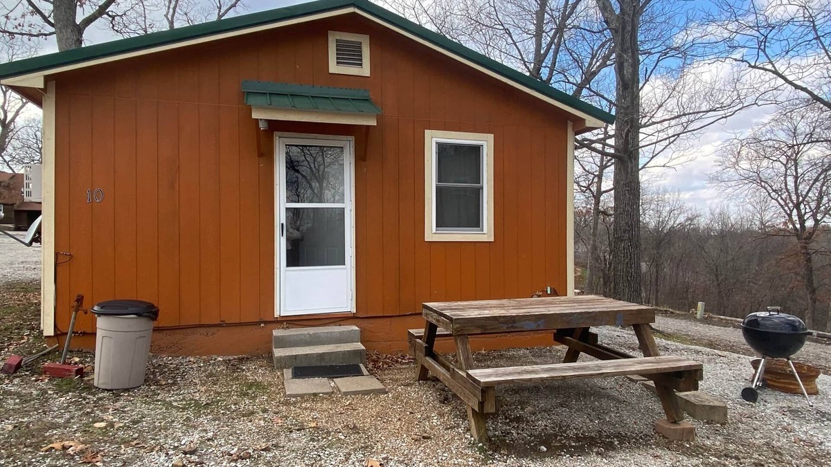 Warsaw Cabin | Cabin 10 - Reel and Trigger