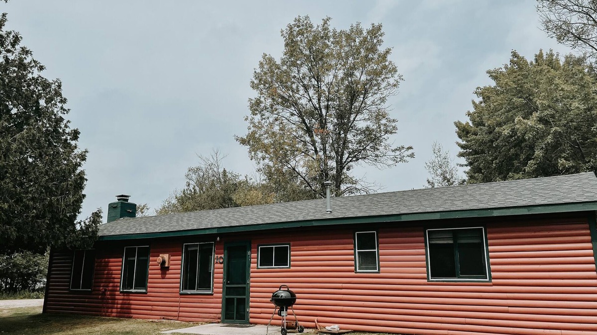 Gould City Cabin | Cabin 10-The Bear Den at Sunset Pines Resort