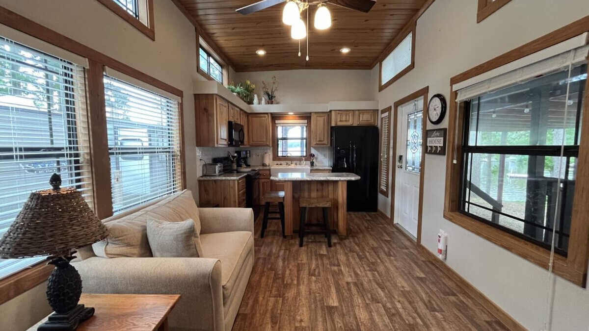 Hemphill House | Cabin 11 · Waterfront Tiny Home with Amazing Views, King Bed, Deck,