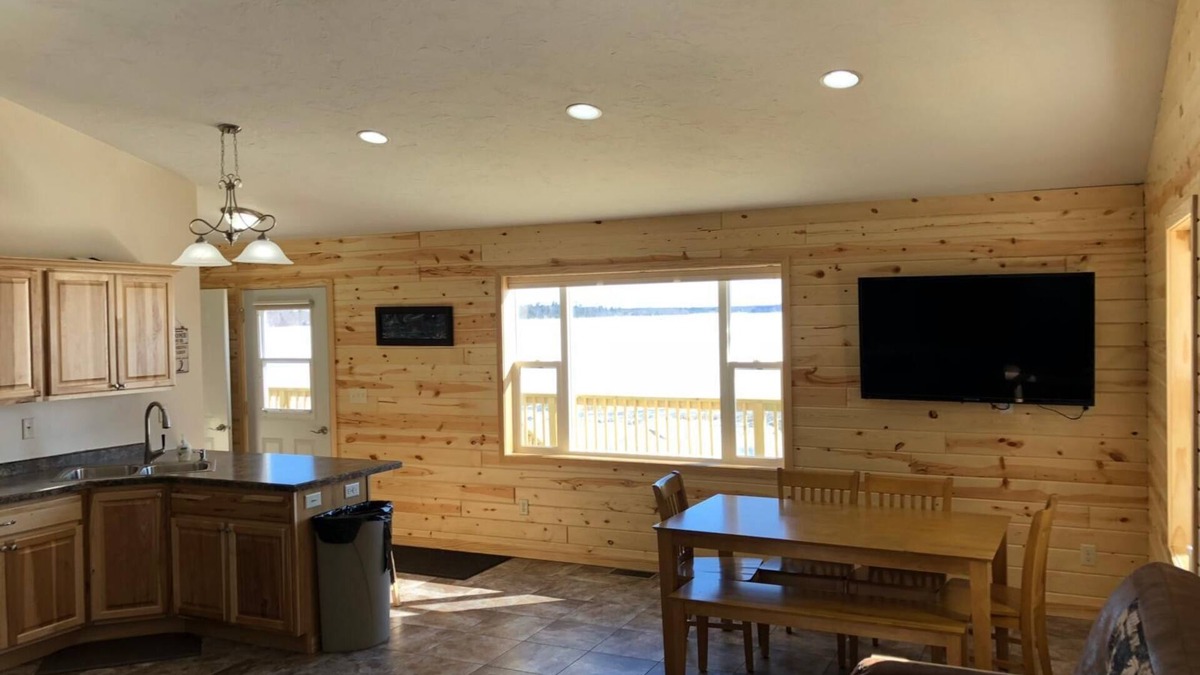 Hines Apartment | Cabin 12 Lakefront Family Resort
