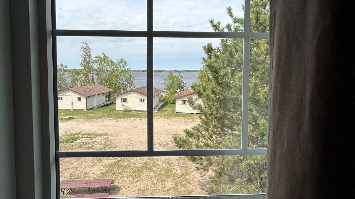 Lac du Bonnet Cabin | Cabin 12 "The Lookout" Lake View & Sandy Beach