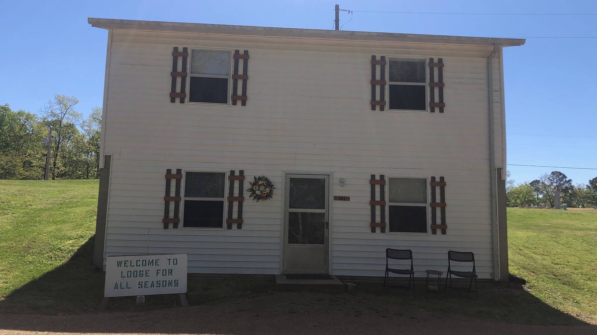 Piedmont Cabin | Cabin #122 LodgeForAllSeasons 1/2 mile-2 min drive to a marina & Clearwater Lake