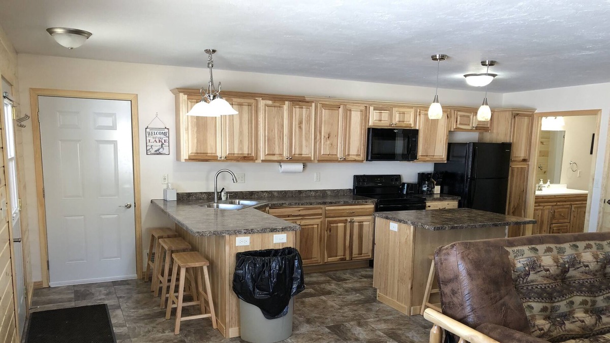 Hines Resort | Cabin 14 Lakefront Family/Pet Friendly Resort Amenities Fishing Dock