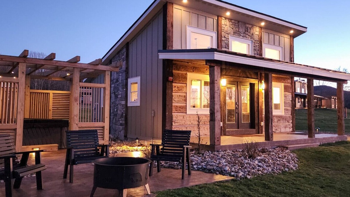 Timberline Cabin | Cabin 16 One Bed Modern Luxury w Hot Tub