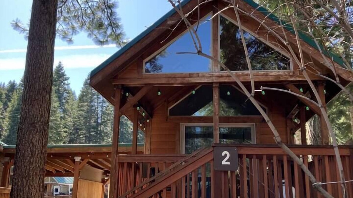 Ashland House | Cabin #2 at Hyatt Lake Resort