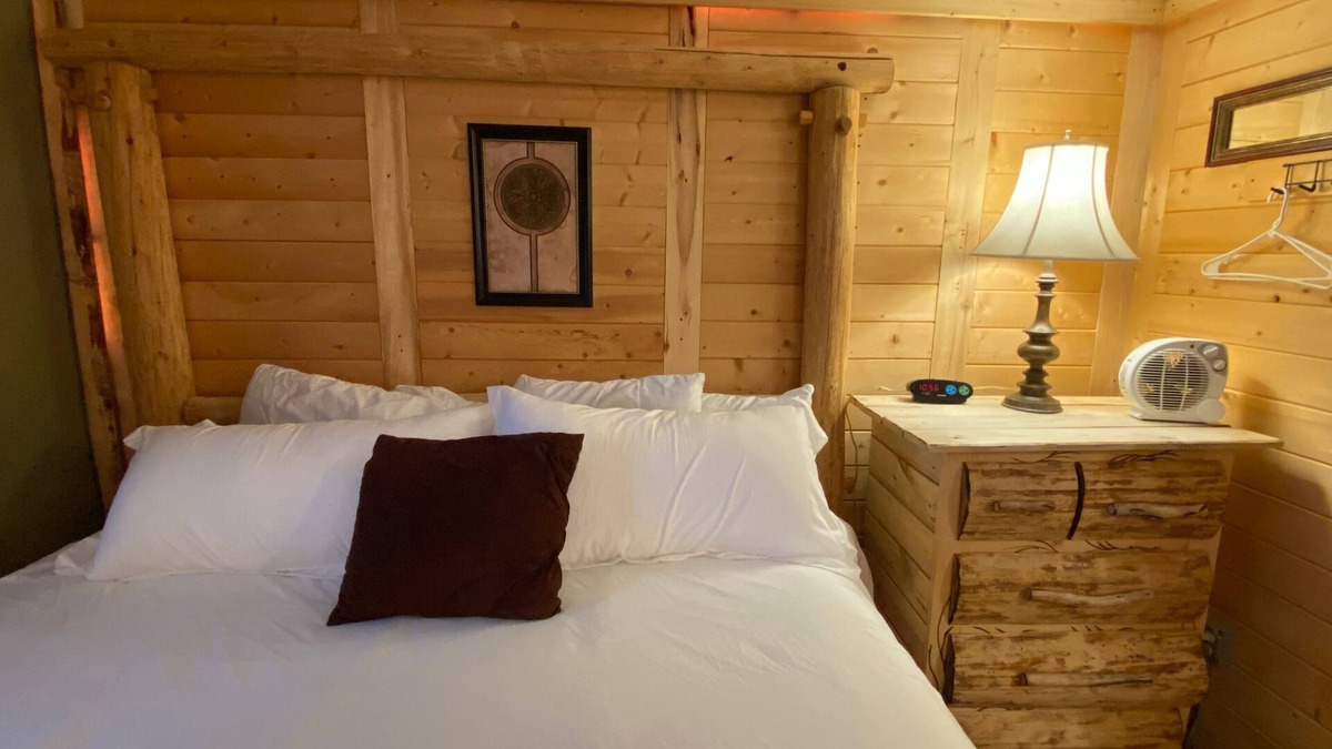 Cedaredge Apartment | Cabin 2 at The Cedaredge Lodge