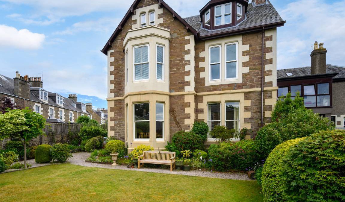 Broughty Ferry Cottage | Cabin ∙ 2 bedrooms ∙ 4 guests
