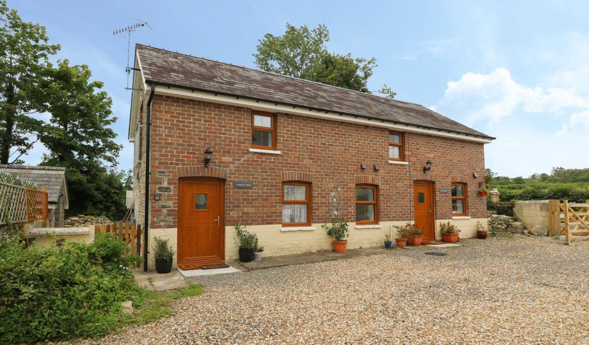 Llanybydder Cottage | Cabin ∙ 2 bedrooms ∙ 4 guests