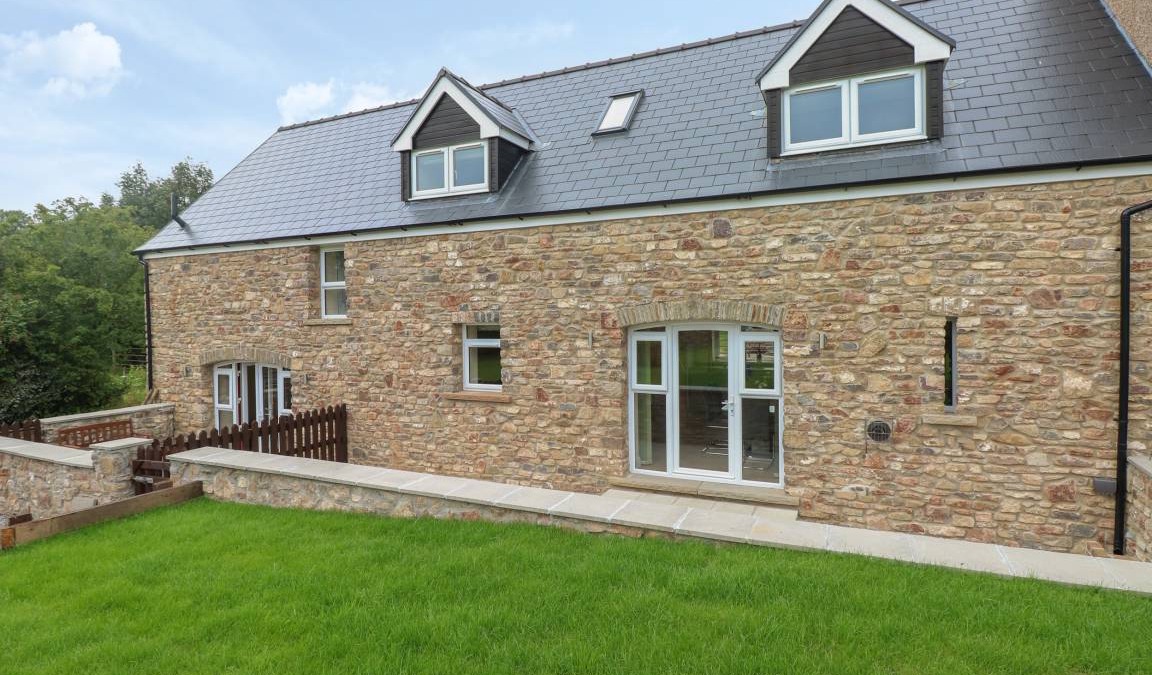 Miskin Cottage | Cabin ∙ 2 bedrooms ∙ 4 guests