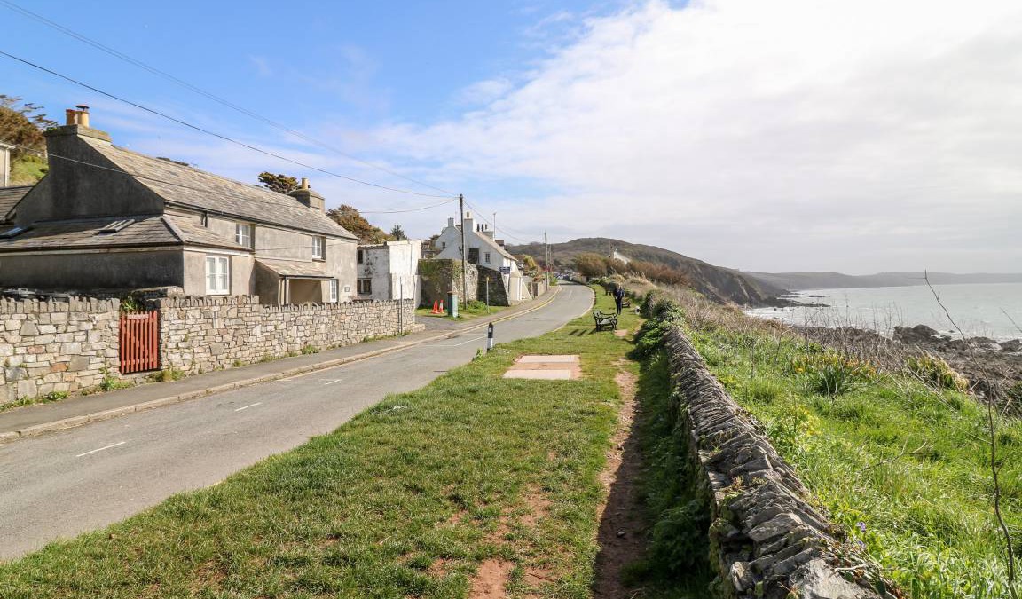 Portwrinkle Cottage | Cabin ∙ 2 bedrooms ∙ 4 guests