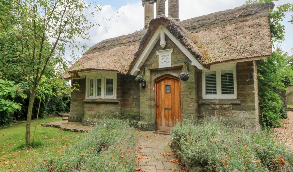 Sketty Cottage | Cabin ∙ 2 bedrooms ∙ 3 guests