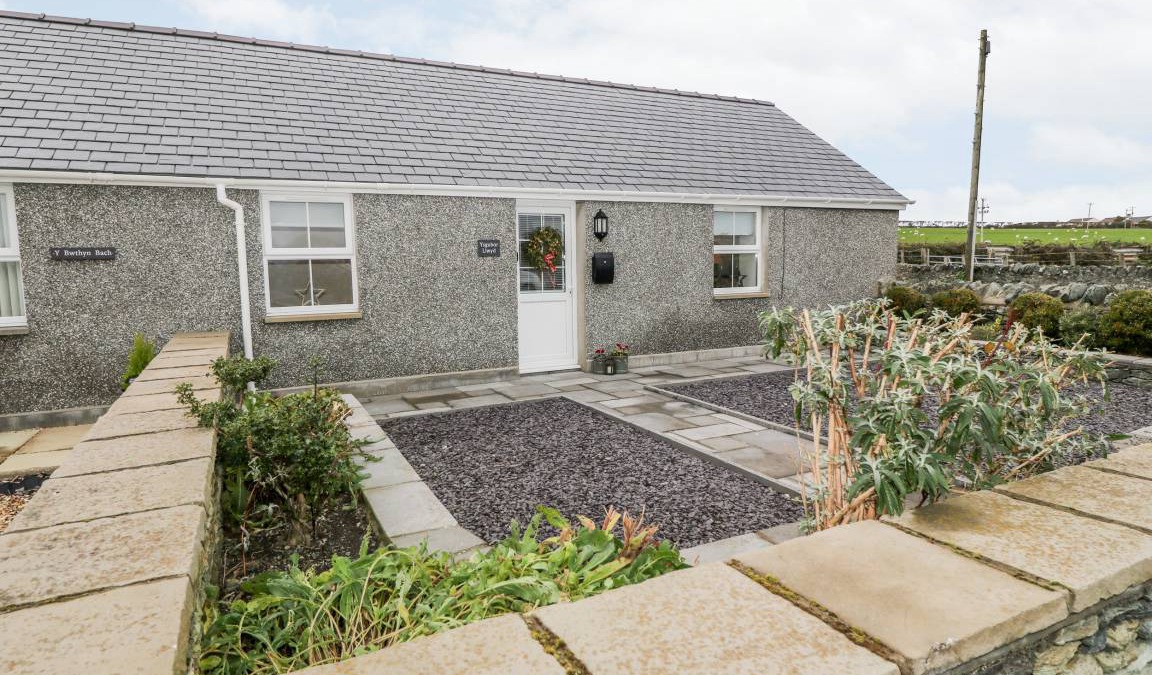 Holyhead Cottage | Cabin ∙ 2 bedrooms ∙ 3 guests