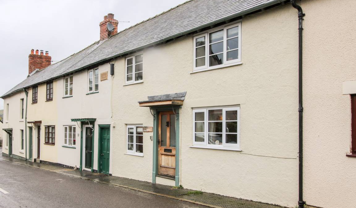 Clun Cottage | Cabin ∙ 2 bedrooms ∙ 3 guests