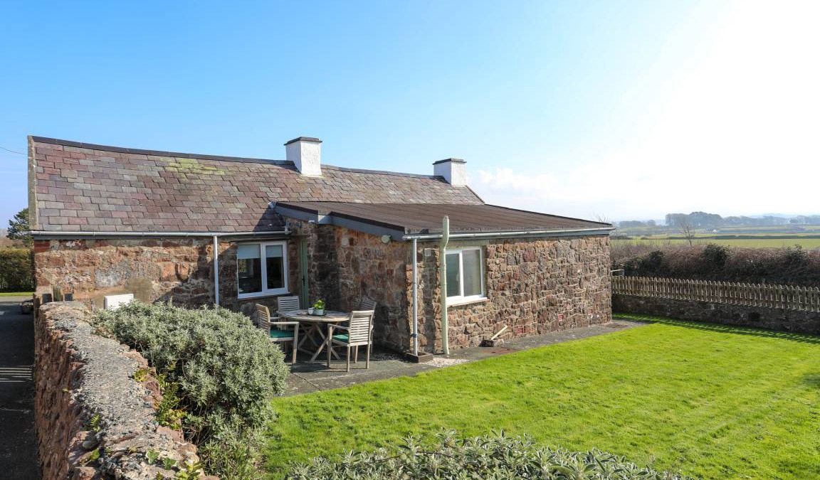 Llanfairpwllgwyngyll Cottage | Cabin ∙ 2 bedrooms ∙ 4 guests