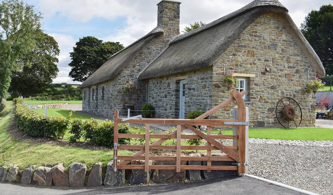 Llanfihangel-Ystrad Cottage | Cabin ∙ 2 bedrooms ∙ 4 guests