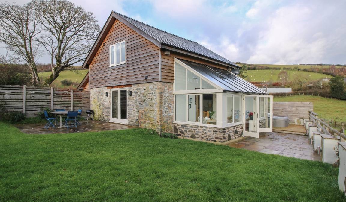 Hopton Castle Cottage | Cabin ∙ 2 bedrooms ∙ 4 guests