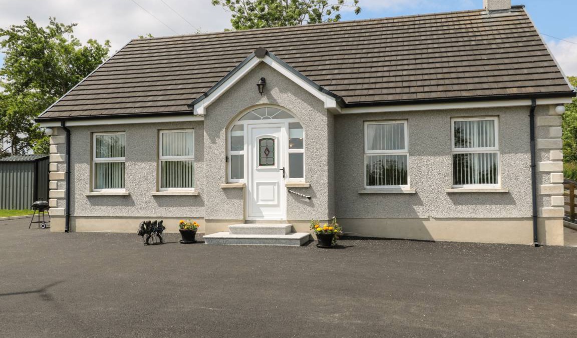 Magherafelt Cottage | Cabin ∙ 2 bedrooms ∙ 5 guests