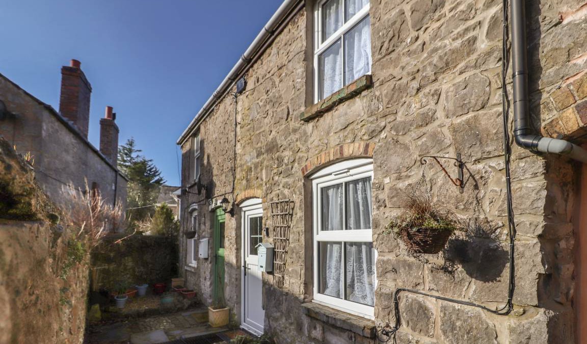 Holywell Cottage | Cabin ∙ 2 bedrooms ∙ 3 guests