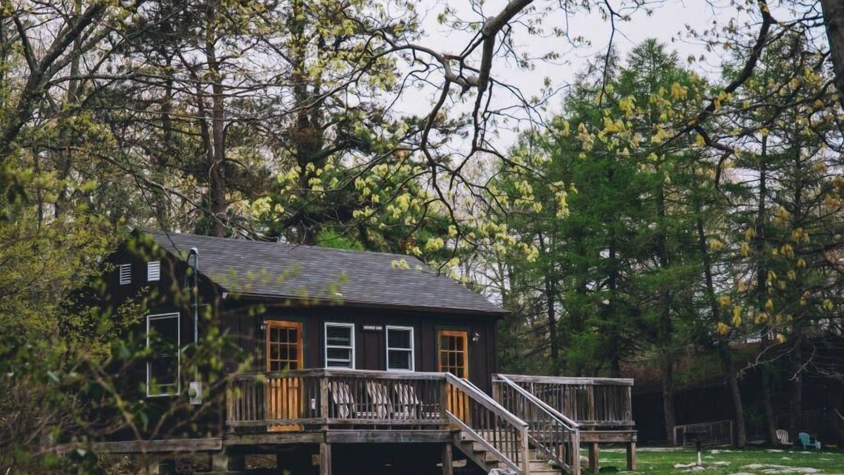Columbia Cabin | Cabin, 2 Bunkbeds, Shared Bathroom