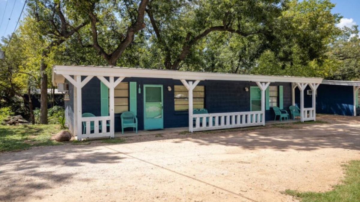Burnet Cabin | Cabin 2 - Cabin near the pool