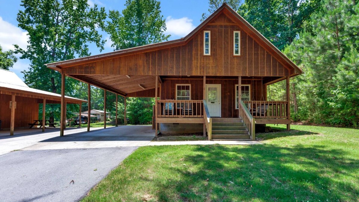 Langston Cabin | Cabin #2 Fisherman's Landing/ Fishing Cabin w/Covered Boat Shelter Sleeps 5