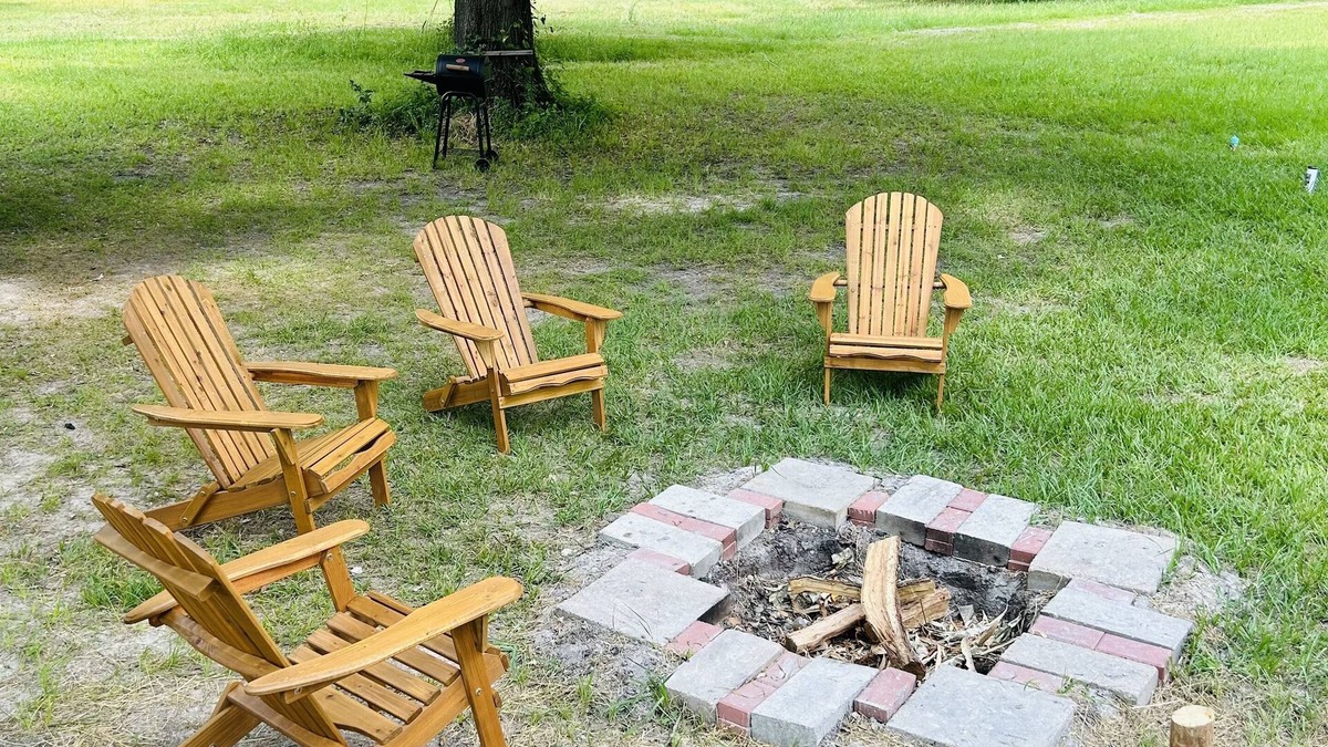 Huntsville Cabin | Cabin 2 near the river nestled next to Sam Houston Park with a fire pit