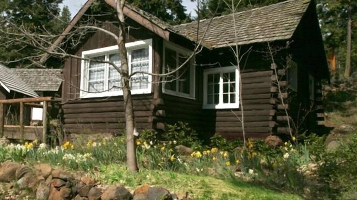 Klamath Lake Cabin | Cabin 2 on Klamath Lake at Point Comfort