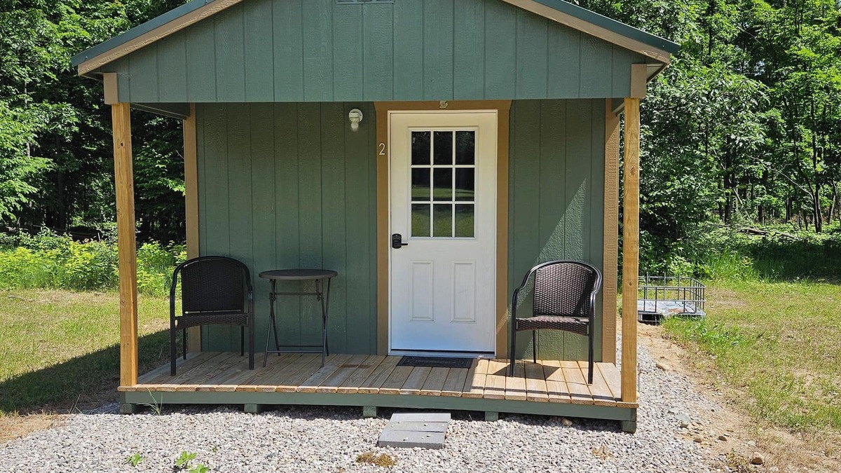 Moorestown RV Rental | Cabin 2 Pleasant mini cabin in the Falmouth/Merritt area