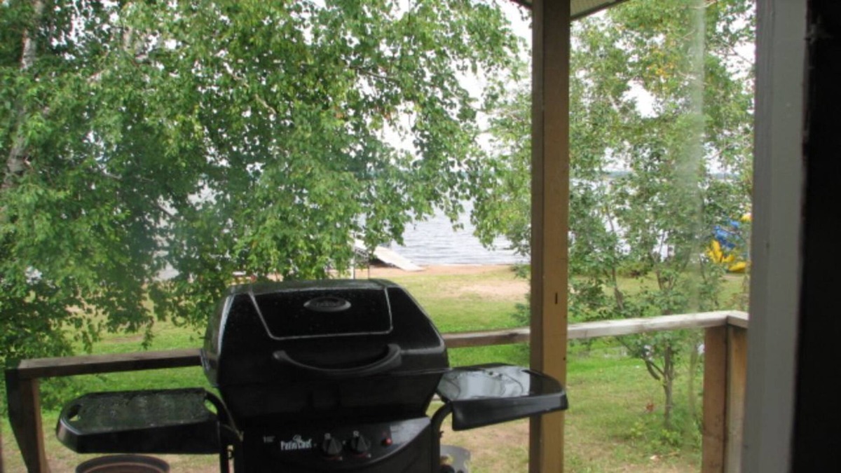 Lac du Bonnet Cabin | Cabin 2 - "Sugar Shores" Beach Front & Fire pit