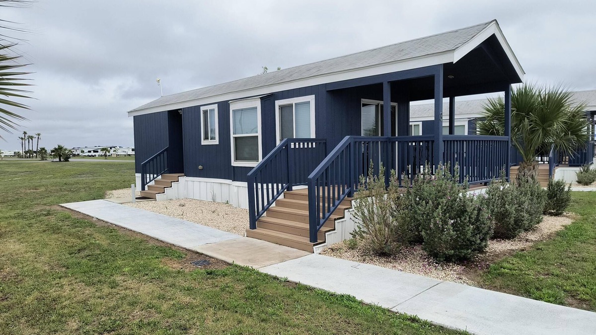 Los Fresnos Cabin | Cabin 2 with Inclusive Resort Amenities - Cabin with Inclusive Resort Amenities