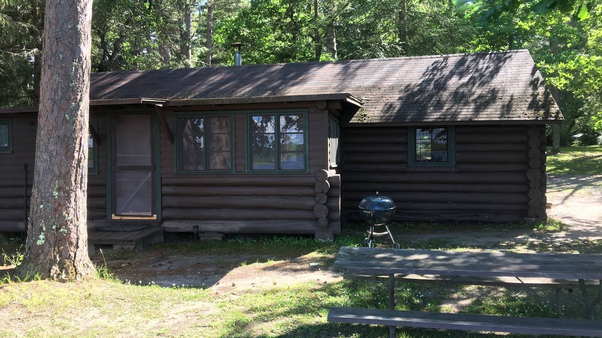 Deer River Cabin | CABIN #2 (Wolf) Beautiful log cabin situated right on the lake!